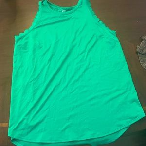Crown & Ivy green scallop tank size L